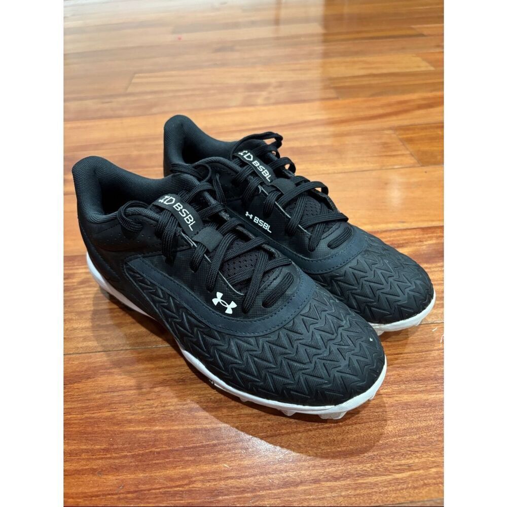 Under Armour Black Low-Top Athletic Baseball Football Cleats Size 5.5Y
